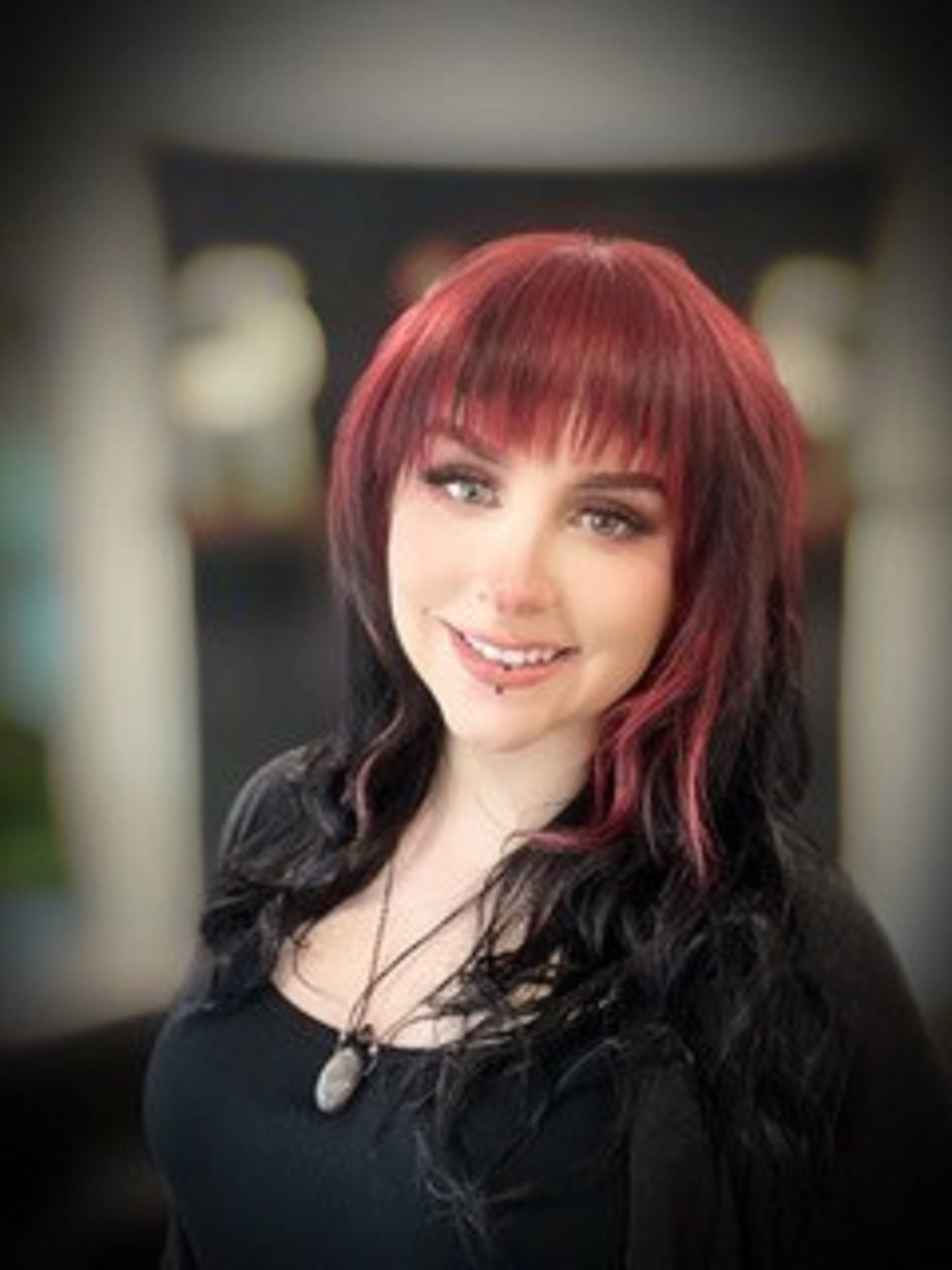 Caroline headshot